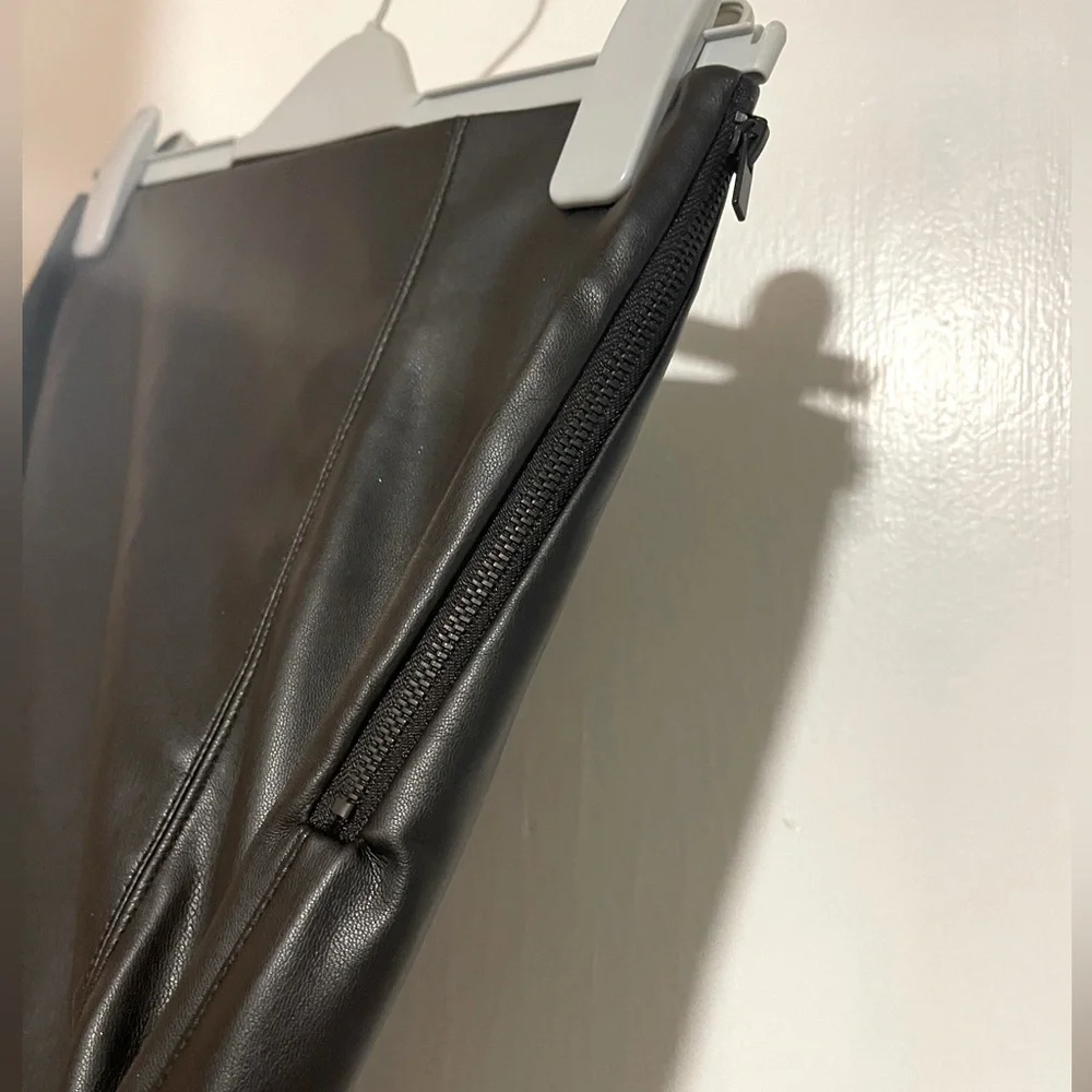 NWOT Liverpool Sukhy Leather Pencil Skirt w/ Slit, size 2P - Picture 6 of 7